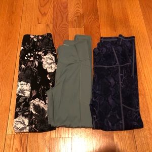 LOT of Victoria’s Secret sport leggings 1 size 6, 2 size 4 and BONUS BAG!! 😍